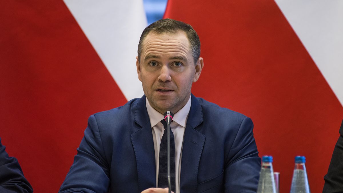 WARSAW, MASOVIAN VOIVODESHIP, POLAND - 2025/01/08: Karol Nawrocki, candidate for the 2025 presidential election in Poland, speaks during economic consultations in Warsaw. In Warsaw, Karol Nawrocki - a civic candidate for president in the upcoming presidential elections in May 2025, took part in a consultation meeting on the economy with members of the business community. During his speech, he spoke, among other things, about the high prices experienced by Poles since Donald Tusk is the prime minister. Karol Nawrocki is currently the president of the Institute of National Remembrance. Although he is not a member of any political party, he is associated with the Polish right wing and is officially supported by Jaroslaw Kaczynski's party - Law and Justice (PiS), which ruled Poland for eight years until 2023. (Photo by Attila Husejnow/SOPA Images/LightRocket via Getty Images)