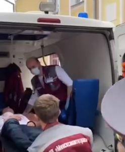 Białoruś. Więzień polityczny wbił sobie długopis w szyję. Zrobił to na sali sądowej