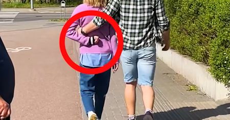Widzisz taki gest? Nie zastanawiaj się. Od razu zadzwoń na policję