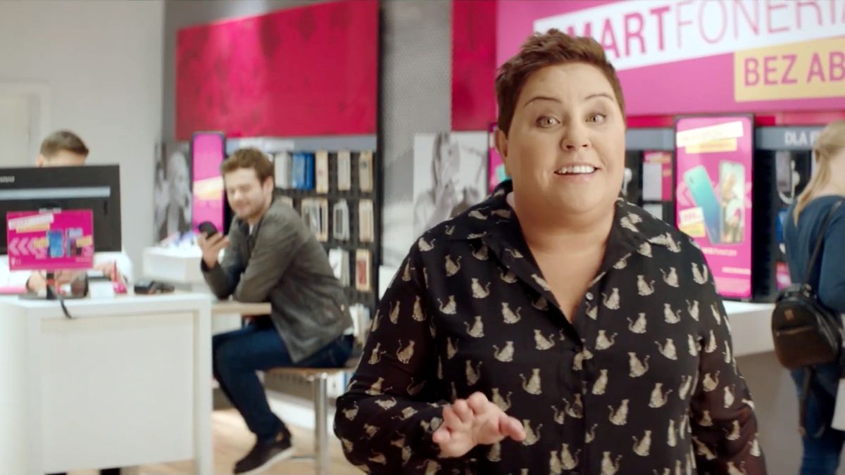 #wSkrócie: smartfony bez abonamentu w T-Mobile, duże przejęcie Samsunga i patent na ukrycie otworu w ekranie 1