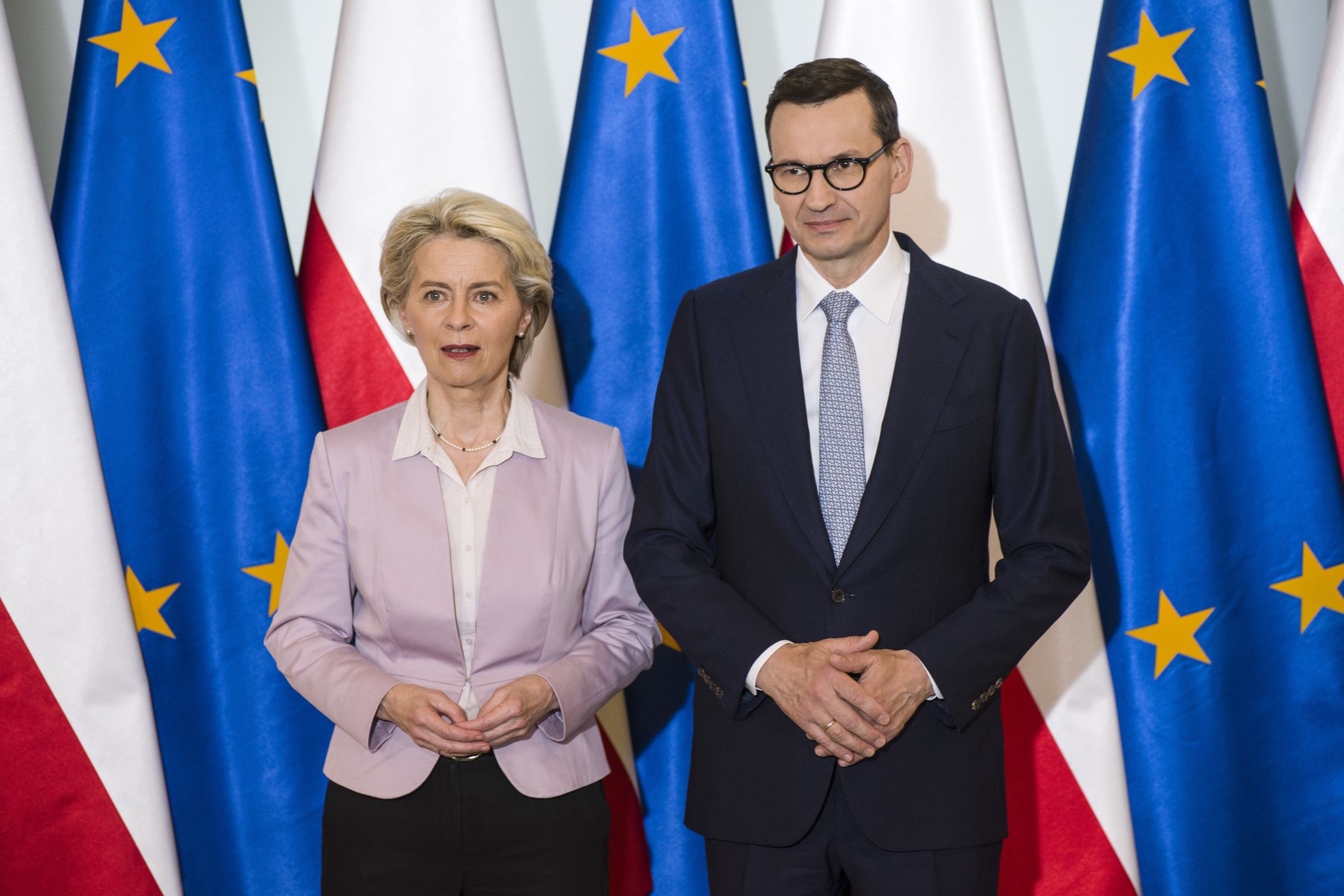 Szefowa KE Ursula von der Leyen i premier Mateusz Morawiecki. Polska ma przestać blokować projekt minimalnego podatku CIT 