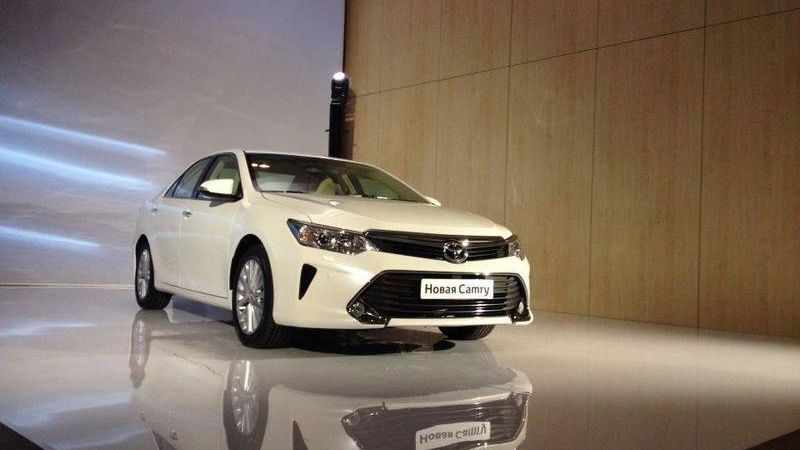 Toyota Camry po faceliftingu 1