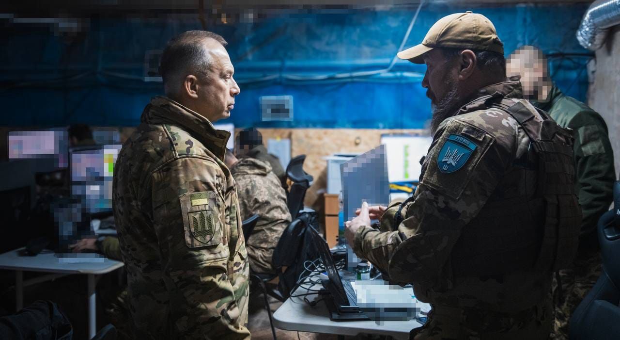 Hinter den Kulissen der Arbeit im Stab auf dem Foto: General Oleksandr Syrski