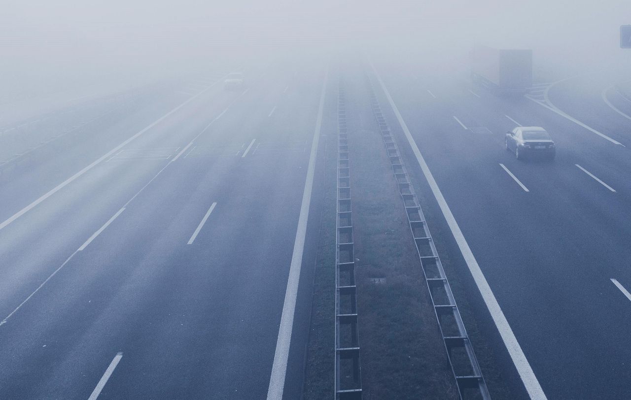 IMGW ostrzega. Mgła spowije niemal cały kraj. Później nagły zwrot