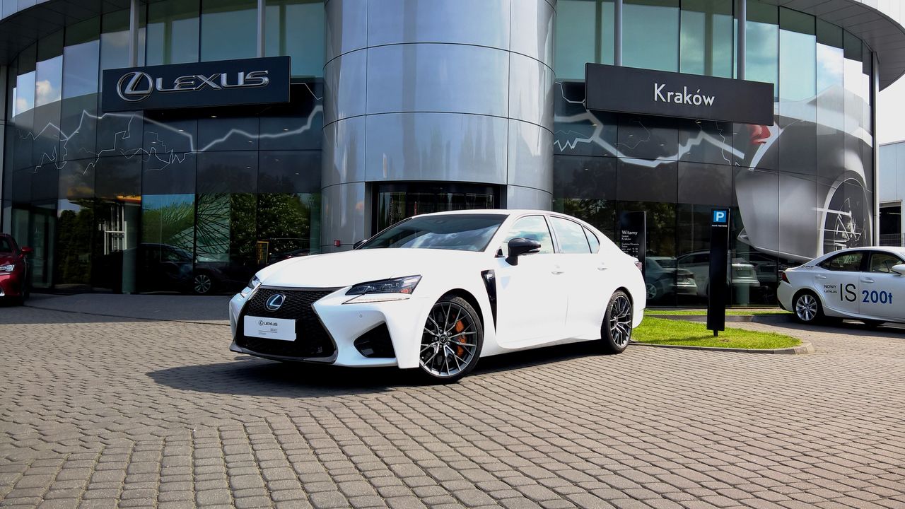 Lexus GS F w ogniu pytań