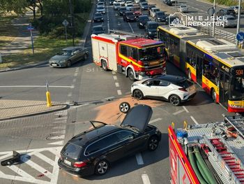 Warszawa: Poważne zderzenie na Mokotowie. Obaj kierowcy twierdzą, że mieli zielone światło