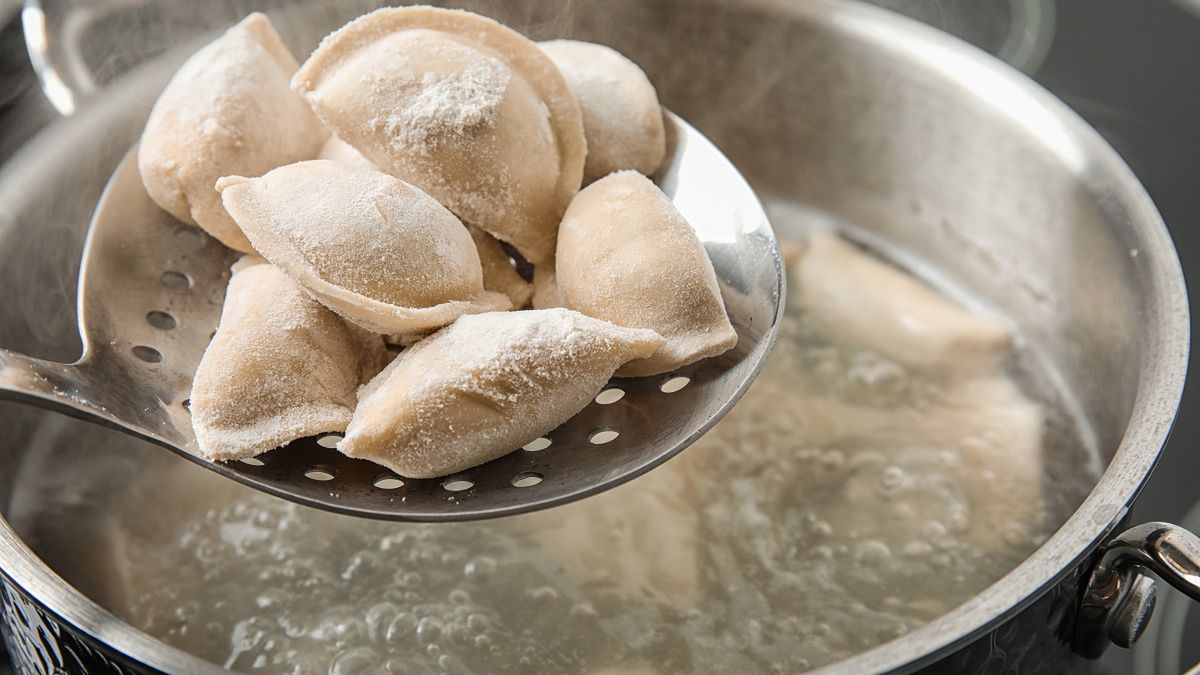 Jak ugotować mrożone pierogi, aby się nie rozleciały?