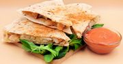 Masz tortillę, ser i kurczaka? Zrób quesadillę, która smakuje jak z restauracji