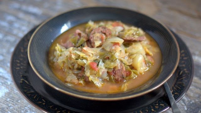 Bigos z młodej kapusty