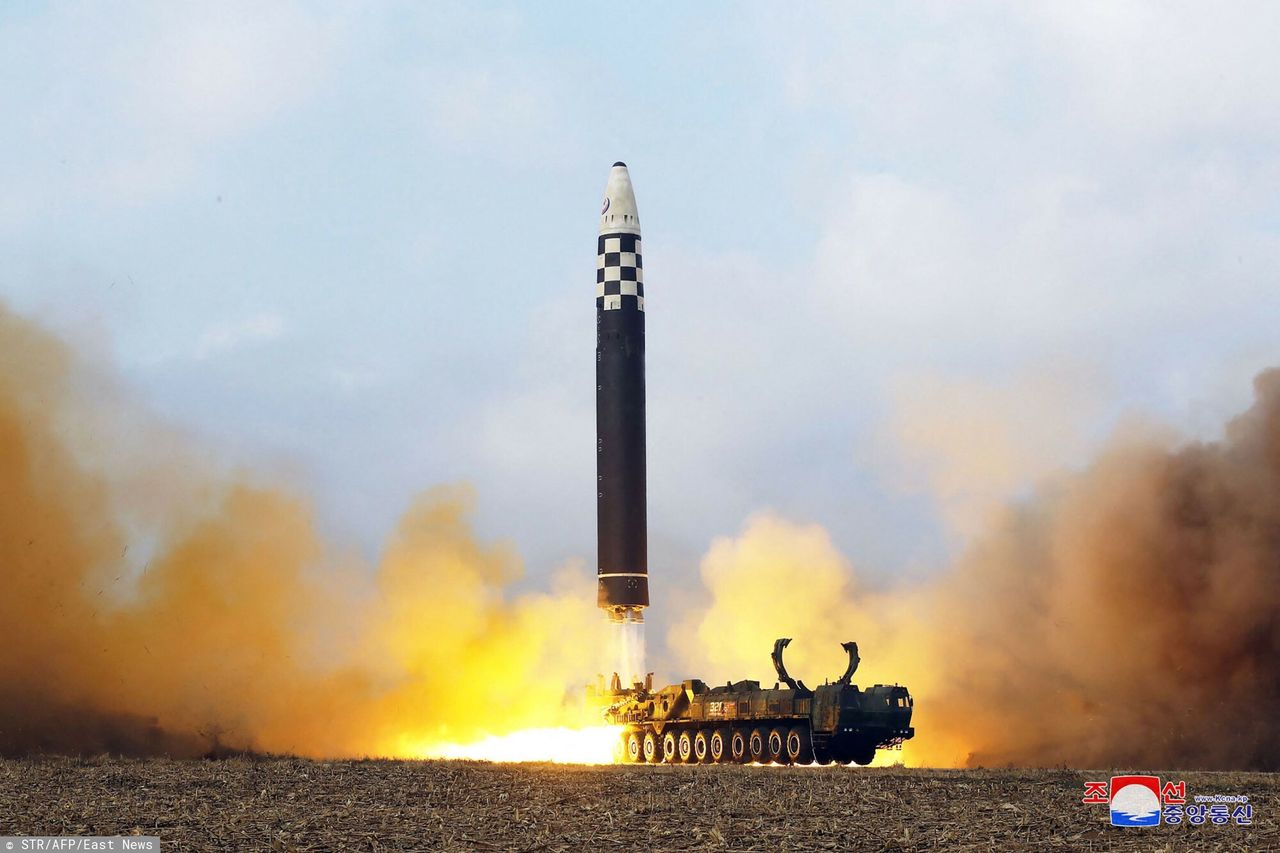 Północnokoreańska rakieta balistyczna; zdjęcie ilustracyjne