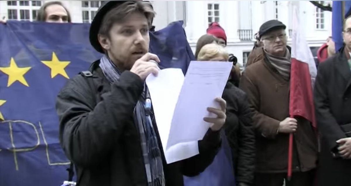 Юрій Таран - організатор Євромайдану-Варшава на першому протесті під Посольством України у Вршаві