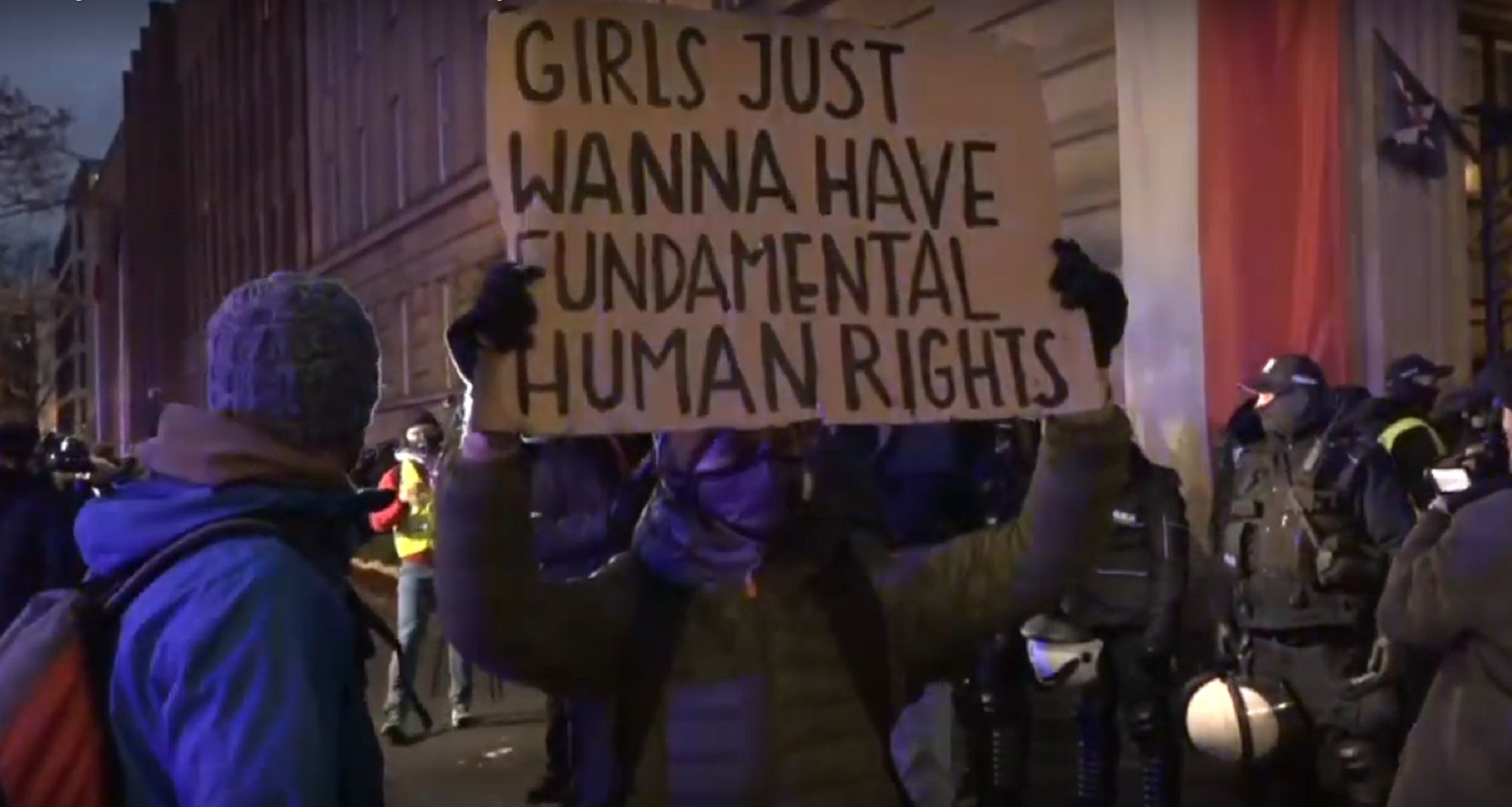 Strajk kobiet. Policja zatrzymała fotoreporterkę [Zobacz wideo] 1