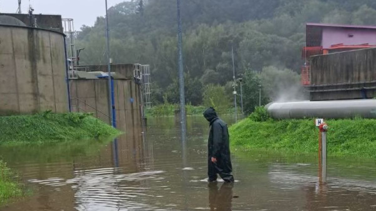 Zalana oczyszczalnia ścieków w Jeleniej Górze.