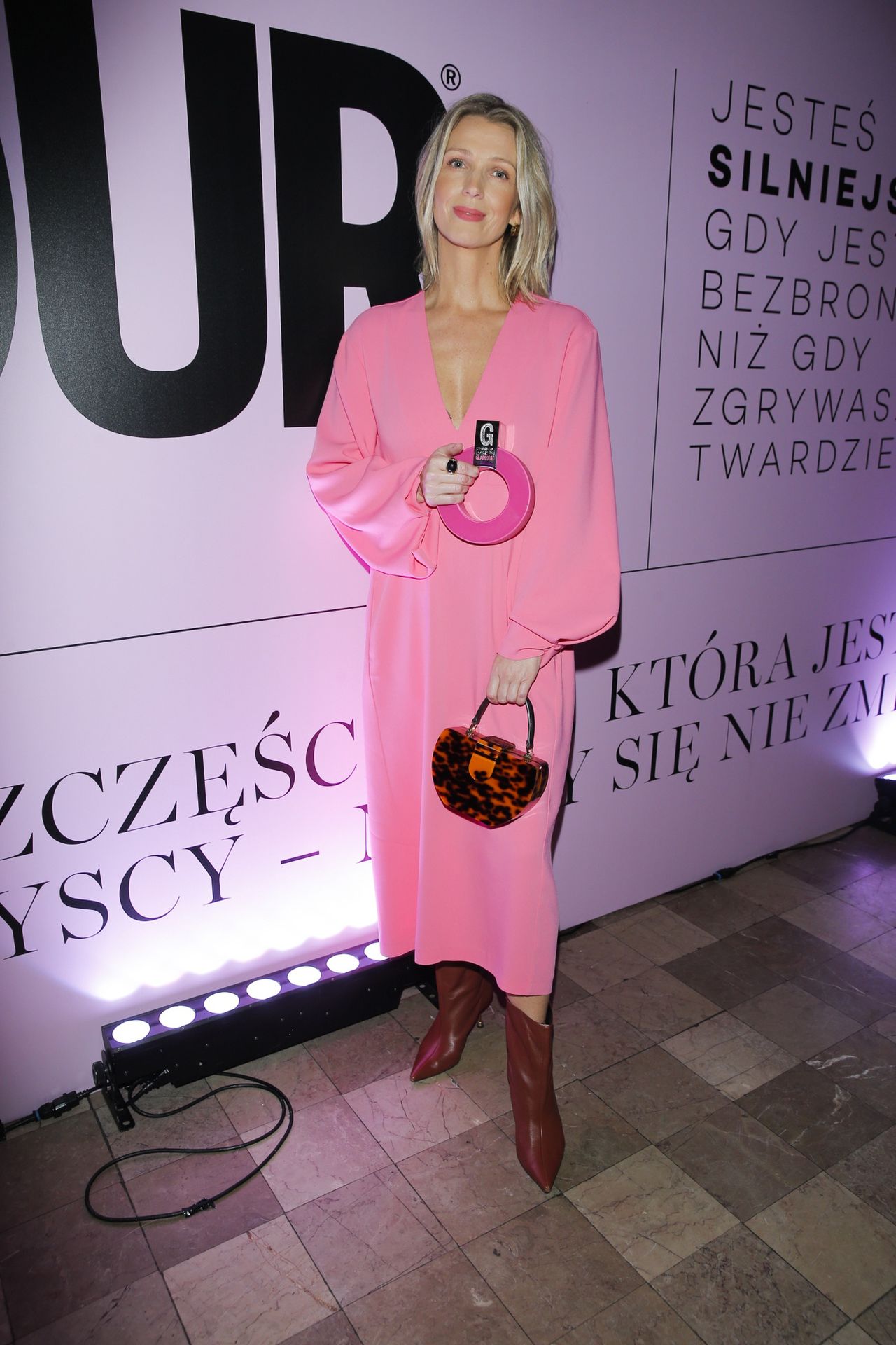 Magda Mołek postawiła na różową sukienkę 
