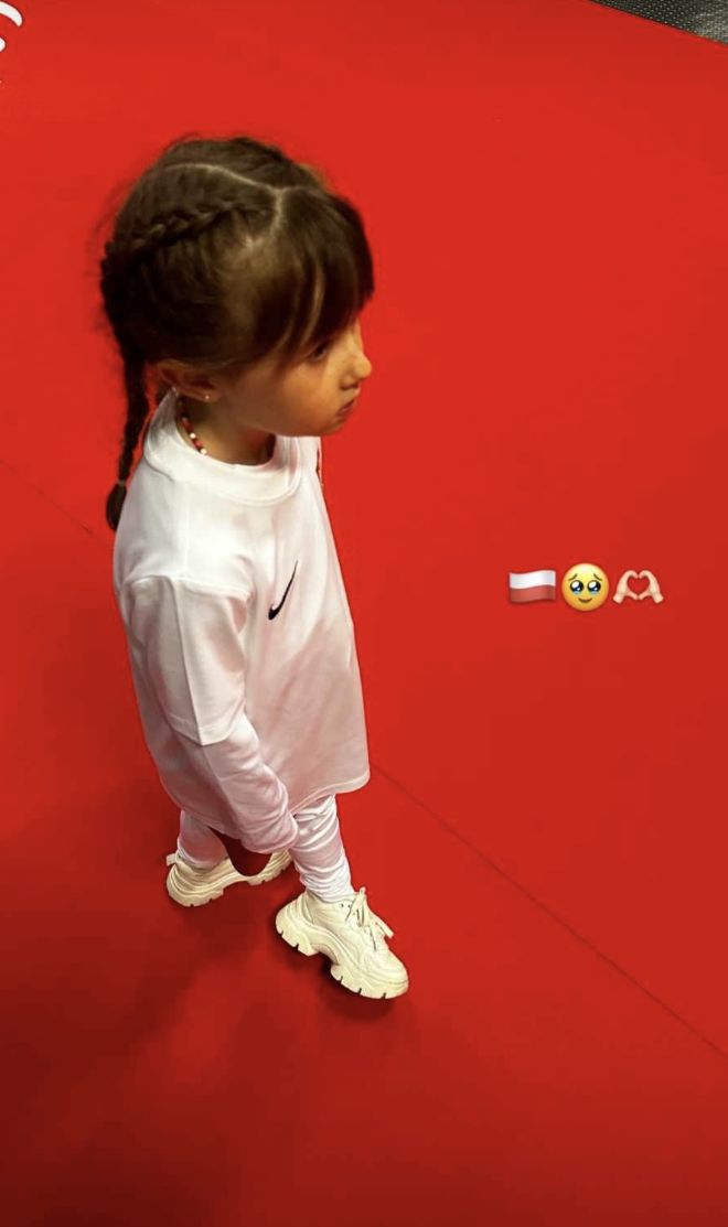 Anna Lewandowska w towarzystwie bliskich kibicuje mężowi