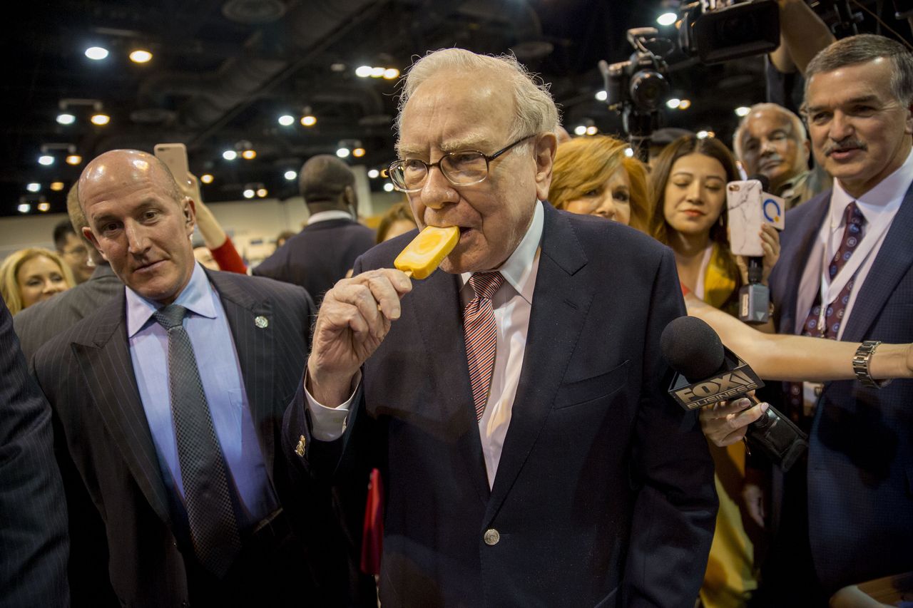 Warren Buffett lubi jeść jak 6-letnie dziecko. Śniadanie w McDonald's i pięć coli dziennie