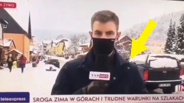 Kierowca specjalnie wycofał, żeby pokazać na wizji wulgarny gest