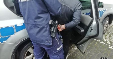 Wrocław. Przyłapany na gorącym uczynku. Zaczął grozić właścicielowi samochodu piłą mechaniczną
