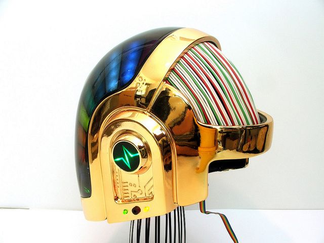 Dziwak zrobił własny hełm Daft Punk w 17 miesięcy [wideo] 2