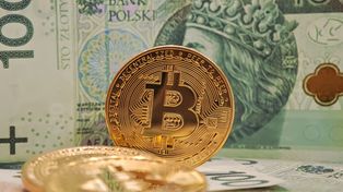Miał zarabiać na kryptowalutach, stracił 65 tys. zł. Oszust kontaktował się przez komunikator