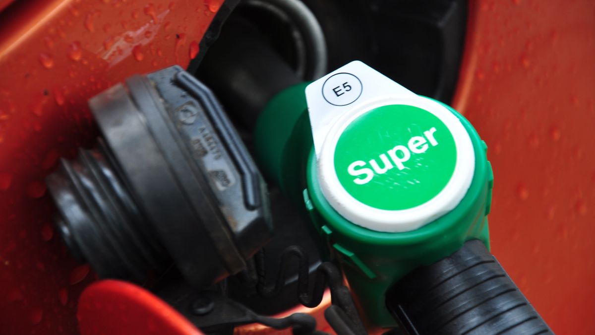 Ceny paliw są niższe o około 10 proc. niż rok temu