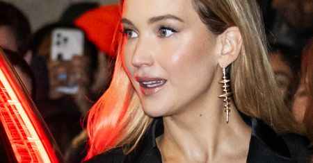 Jennifer Lawrence zachwyciła. Rozcięcie aż po biodro