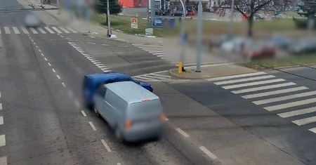 Tak się kończy jazda na czerwonym. Moment wypadku w Lublinie uchwyciła kamera monitoringu