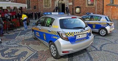 Toyota Yaris Hybrid - mały król sprzedaży w rękach straży miejskiej