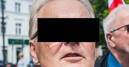 Waldemar B. z zarzutami. Sąsiedzi powiesili plakaty "Dewiant"