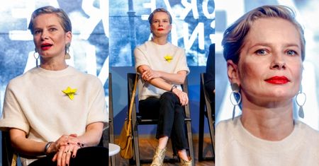 Czerwonousta Magdalena Cielecka z ulizanymi włosami zadaje szyku na konferencji (ZDJĘCIA)