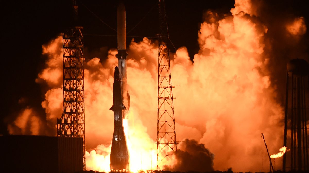 CAPE CANAVERAL, FLORIDA, UNITED STATES - JANUARY 16: Blue Origin's New Glenn rocket lifts off from pad 36 at Cape Canaveral Space Force Station on its maiden flight on January 16, 2025 in Cape Canaveral, Florida. The 321-foot-tall rocket is carrying Blue Origin's Blue Ring spacecraft, which is designed to host and deploy multiple payloads. (Photo by Paul Hennessy/Anadolu via Getty Images)