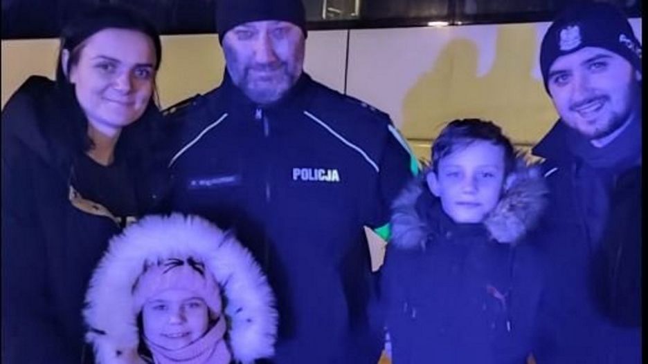 Policjanci zajęli się czwórką rodzeństwa