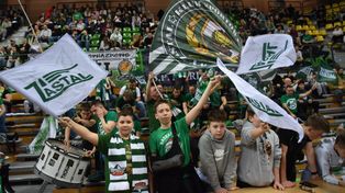 Zielona Góra: Kibice zrobili wielki tumult. Z całych sił pchali koszykarzy Zastalu Zielona Góra do zwycięstwa. Udało się!