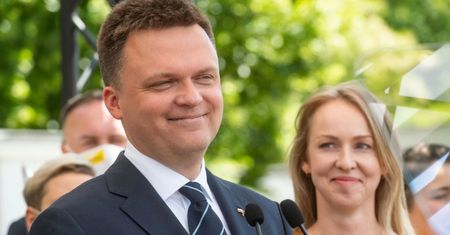 Szymon Hołownia odkrywa uroki ojcostwa z wyparzaczem do butelek: "I już nie trzeba latać z czajnikiem! Jestem SZCZERZE ZACHWYCONY"