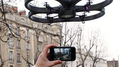 Quadrokopter - zabawka do gry w trybie multiplayer z wykorzystaniem rozszerzonej rzeczywistości [wideo] 1