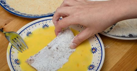 Panierujesz rybę w bułce tartej? Dietetyczka ma znacznie lepsze rozwiązanie