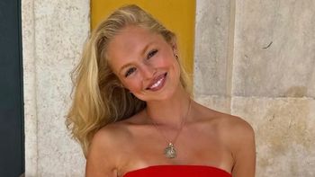 Julia Tychoniewicz wyleguje się na plaży w pomarańczowym bikini (FOTO)