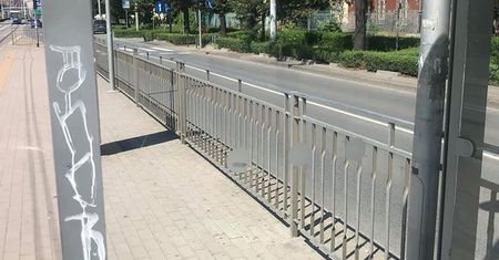 Wrocław. Przystankowe szyby czyste jak łzy. To może zaboleć