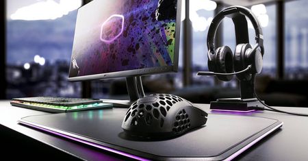 (Dobrze wyposażony) gryzoń wagi piórkowej - Cooler Master MM710