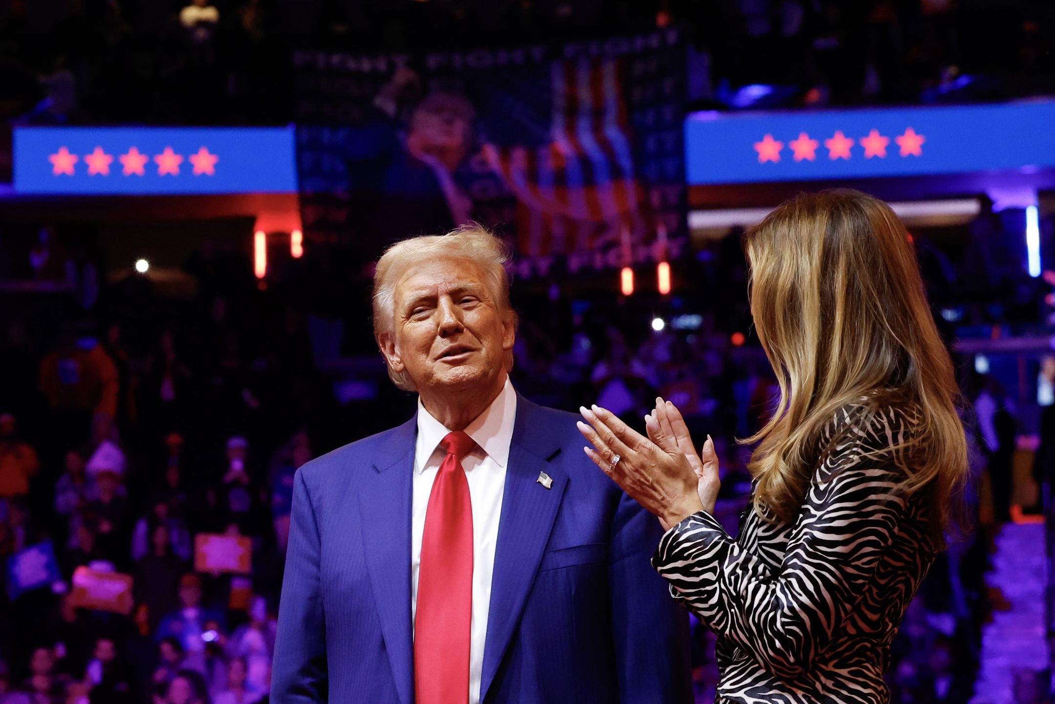 Czułości Trumpów na wiecu