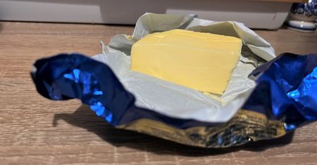 Ten kuchenny trik odmienił moje życie. Nawet kawałek masła się nie marnuje