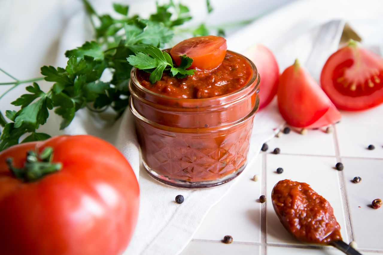 Summer pasta delight: A twist on tomato sauce with chocolate