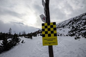 Zima wróciła w polskie góry. Wzrosło zagrożenie lawinowe