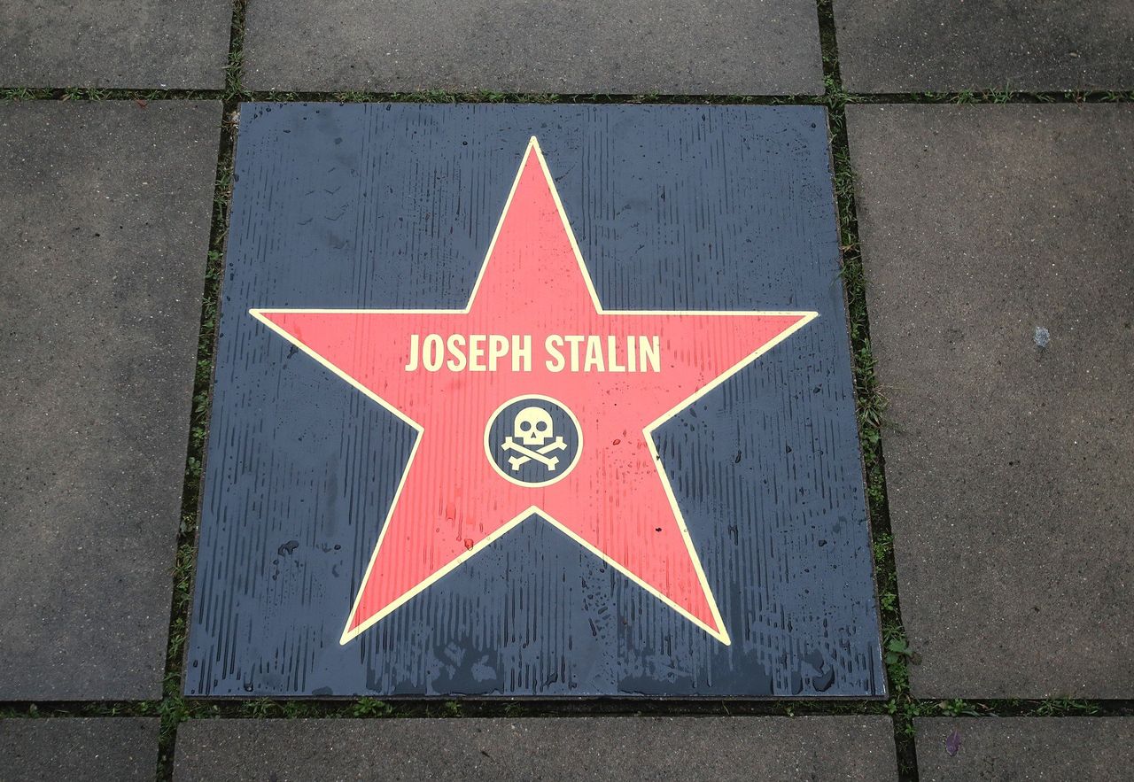 Szczecin: Lenin, Stalin, Putin. "Aleja Hańby" przed Centrum Dialogu