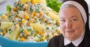 Tania i smaczna sałatka. Siostra Anastazja serwuje ją na Wielkanoc zamiast jarzynowej