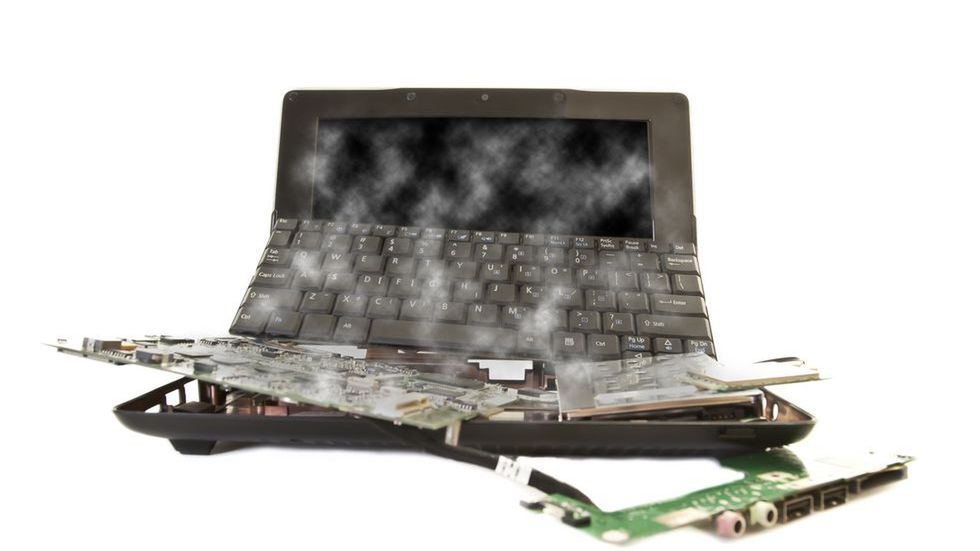 "Kompletnie zielony już po trzech miesiącach może być bardzo dobrym technikiem". Rozmawiamy z naprawalaptopow.pl - najpopularniejszymi mechanikami w Internecie 1