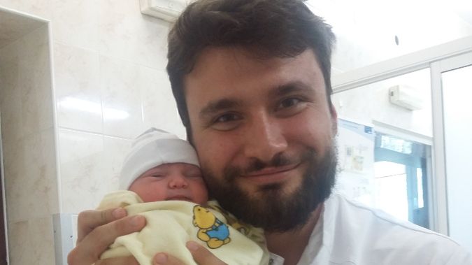 Położna w spodniach