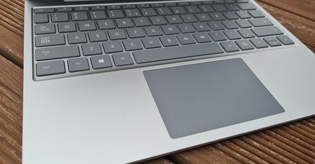 W Microsofcie bez zmian, czyli trochę logiki, trochę absurdu. Recenzja Surface Laptop Go