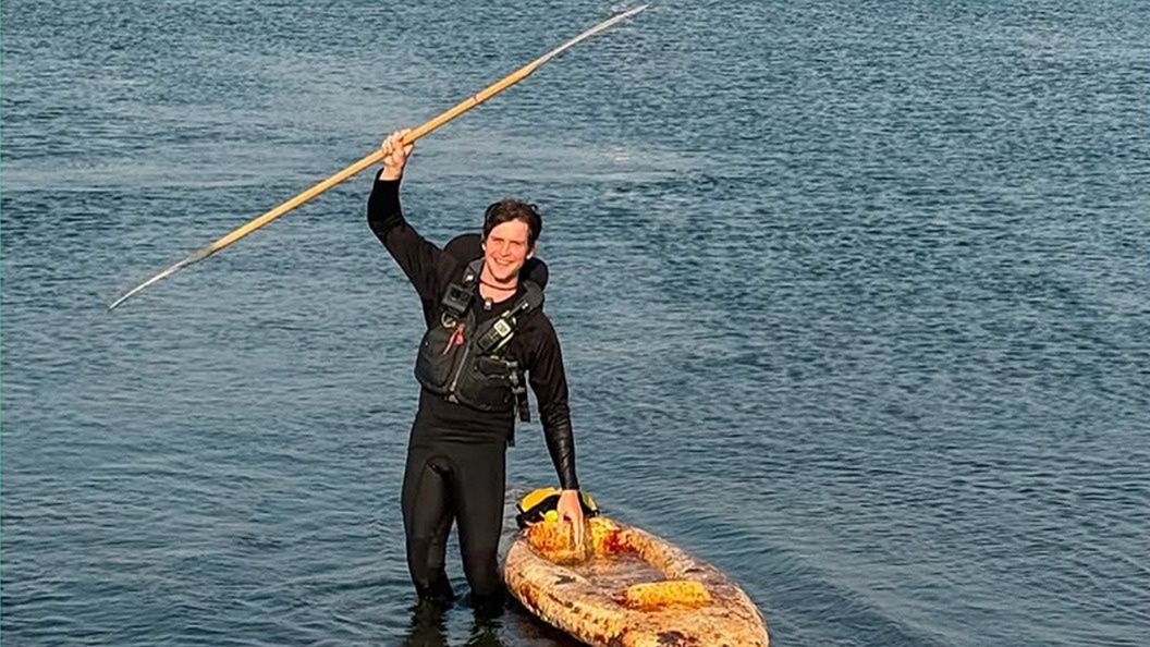 Pobił rekord płynąc kajakiem zrobionym z grzybów