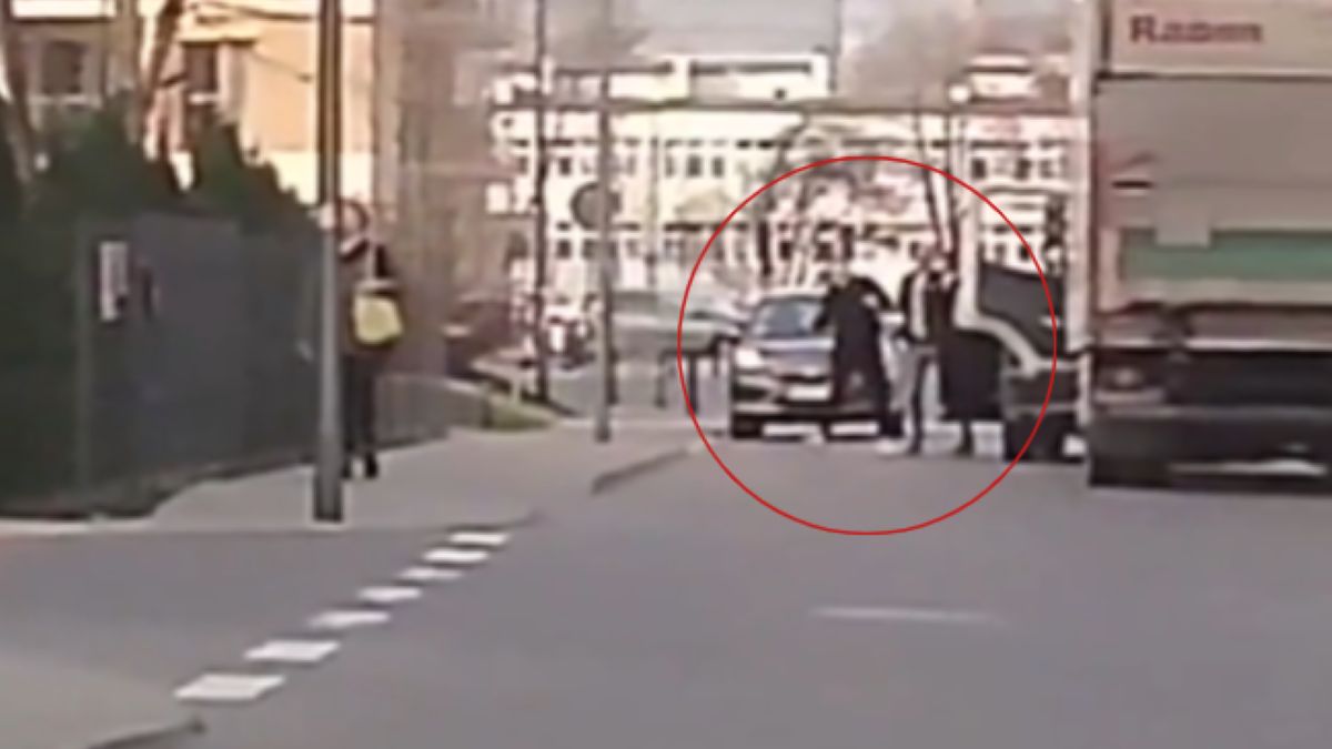 Kierowca zaatakował kuriera. Wszystko się nagrało.